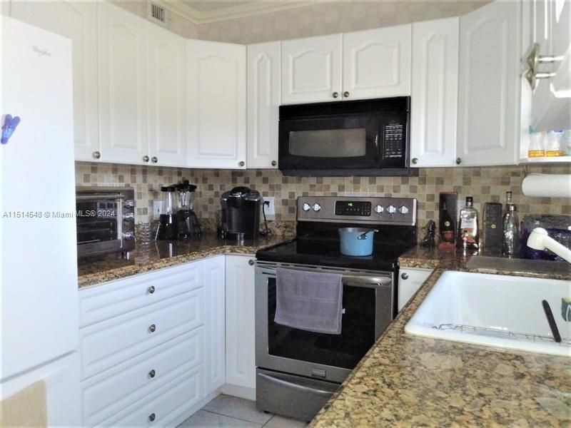 For Sale: $249,900 (2 beds, 2 baths, 756 Square Feet)
