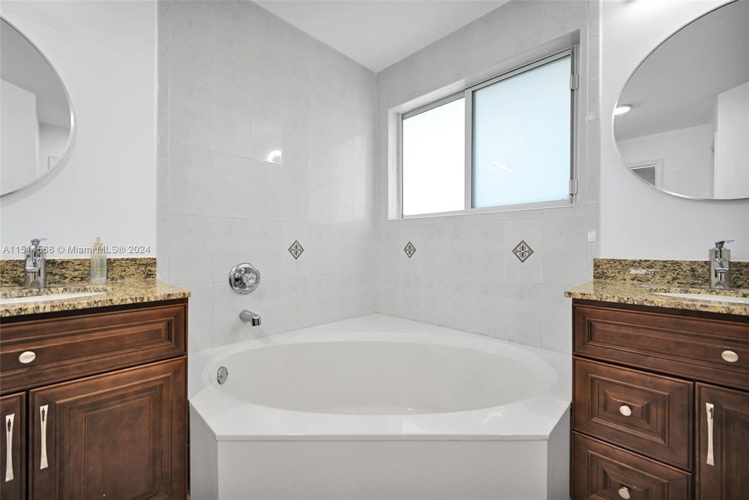 最近租的: $5,500 (4 贝兹, 2 浴室, 2498 平方英尺)