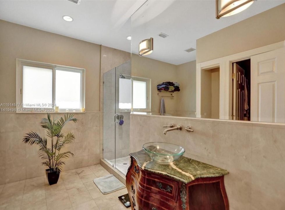 最近售出: $1,099,000 (3 贝兹, 3 浴室, 2223 平方英尺)