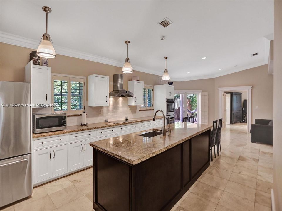 最近售出: $1,099,000 (3 贝兹, 3 浴室, 2223 平方英尺)