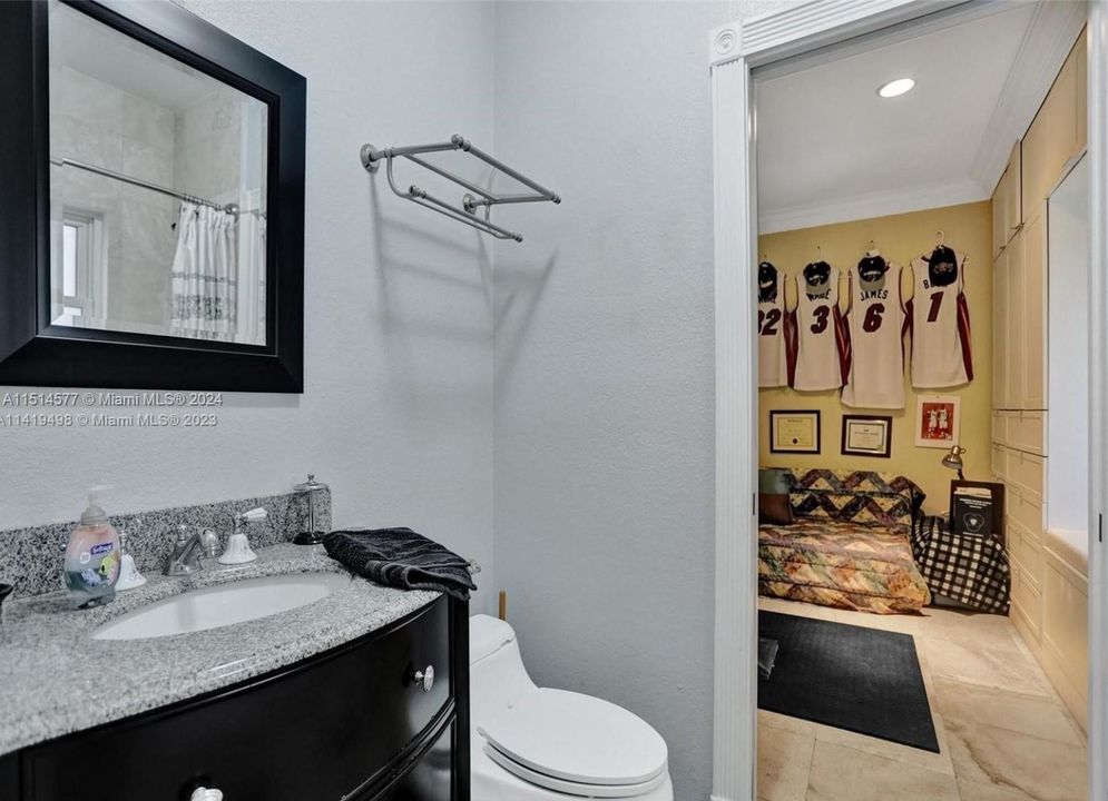 最近售出: $1,099,000 (3 贝兹, 3 浴室, 2223 平方英尺)