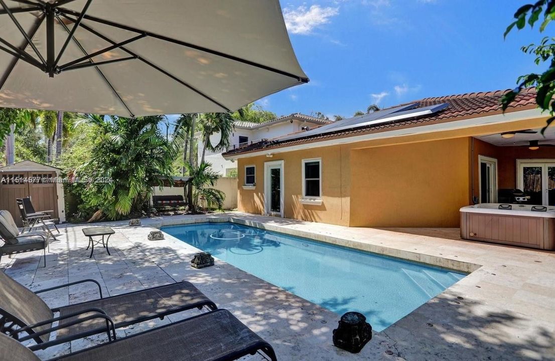 最近售出: $1,099,000 (3 贝兹, 3 浴室, 2223 平方英尺)