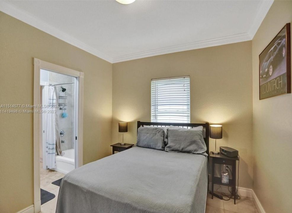 最近售出: $1,099,000 (3 贝兹, 3 浴室, 2223 平方英尺)