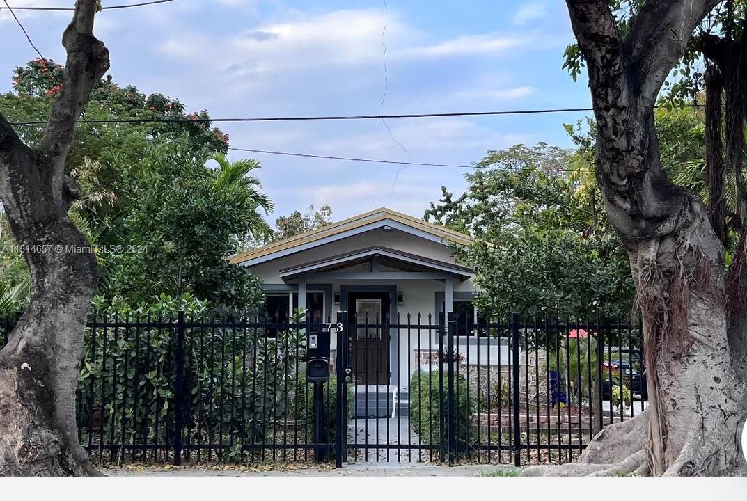 最近租的: $1,900 (1 贝兹, 1 浴室, 350 平方英尺)