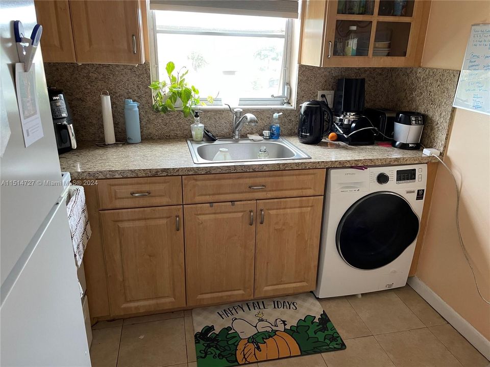 For Sale: $99,800 (1 beds, 1 baths, 708 Square Feet)