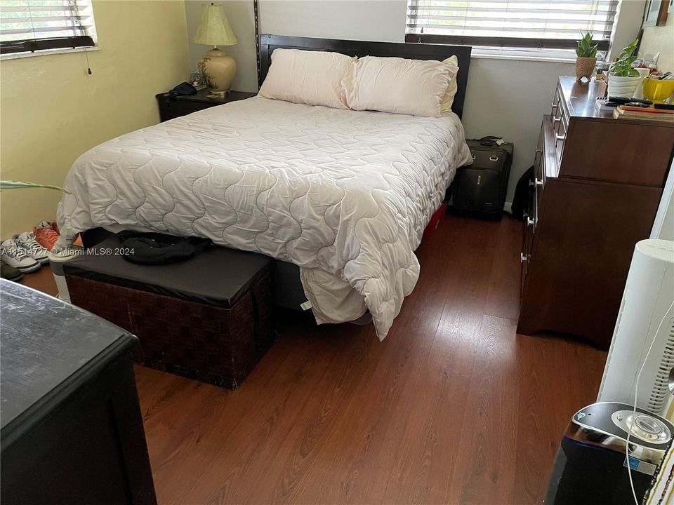 For Sale: $99,800 (1 beds, 1 baths, 708 Square Feet)