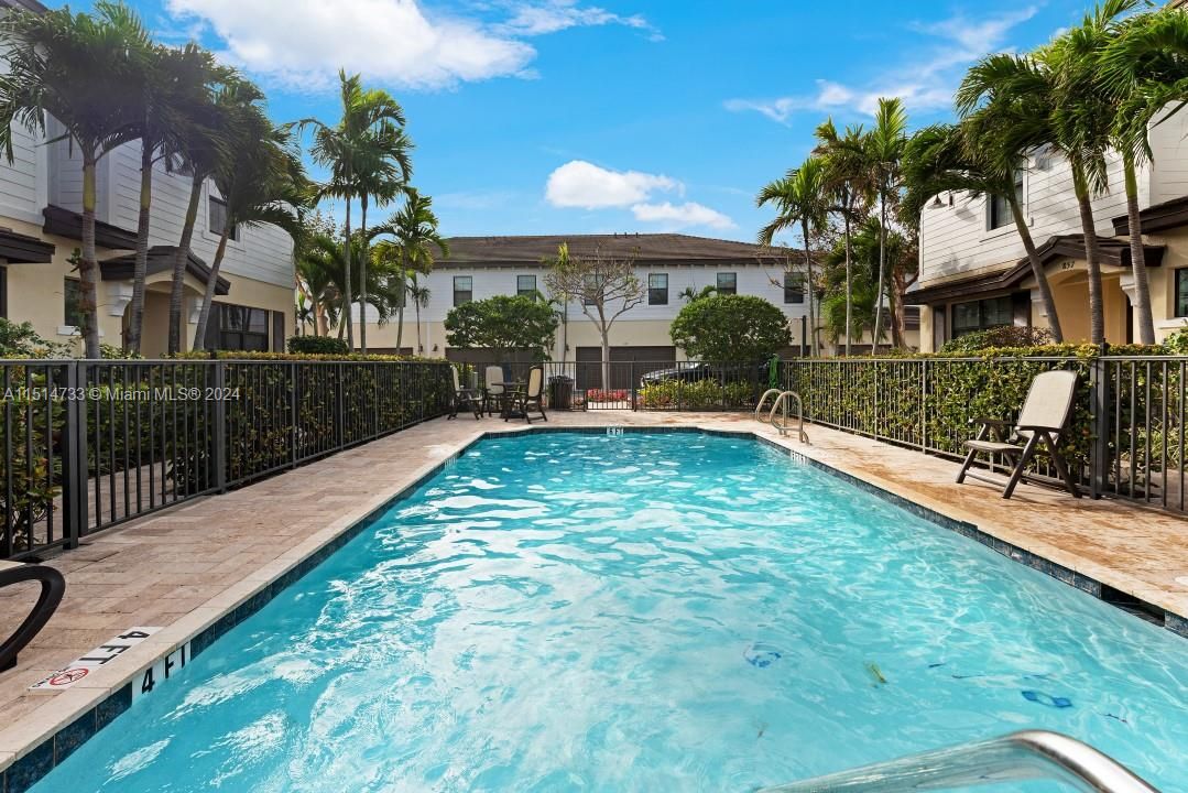 Recently Sold: $949,000 (3 beds, 2 baths, 1635 Square Feet)