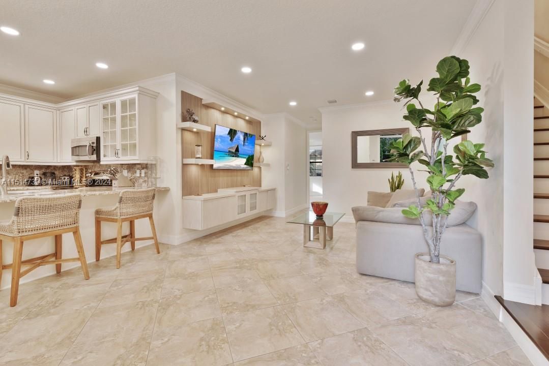 Recently Sold: $949,000 (3 beds, 2 baths, 1635 Square Feet)