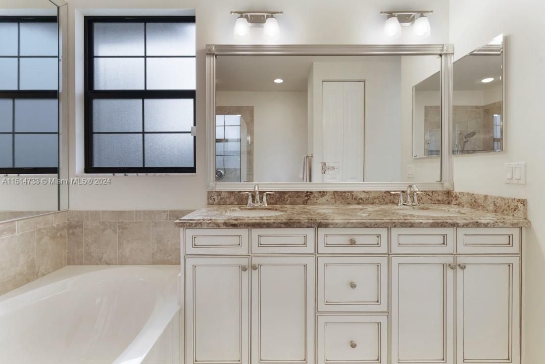 Recently Sold: $949,000 (3 beds, 2 baths, 1635 Square Feet)