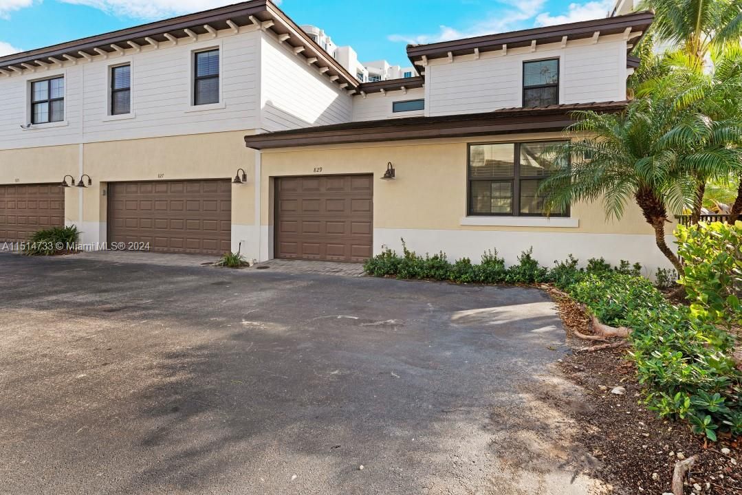 Recently Sold: $949,000 (3 beds, 2 baths, 1635 Square Feet)