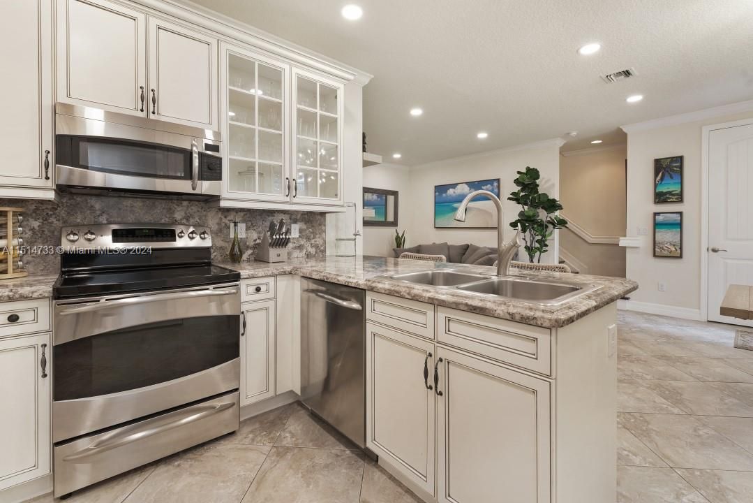 Recently Sold: $949,000 (3 beds, 2 baths, 1635 Square Feet)