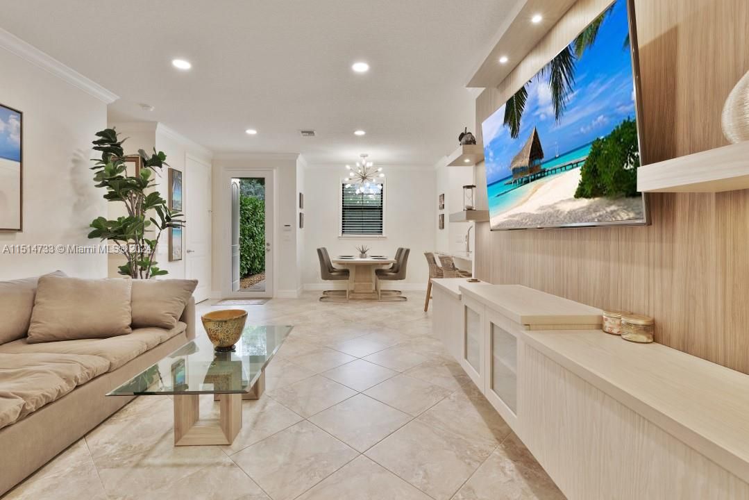 Recently Sold: $949,000 (3 beds, 2 baths, 1635 Square Feet)