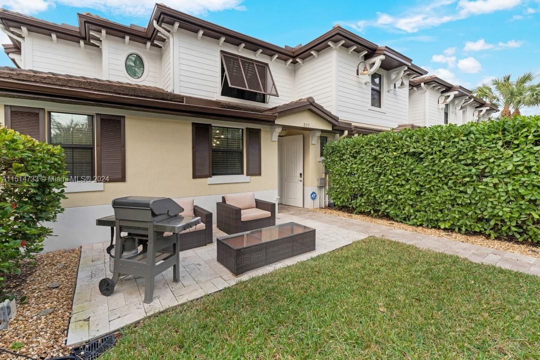 Recently Sold: $949,000 (3 beds, 2 baths, 1635 Square Feet)