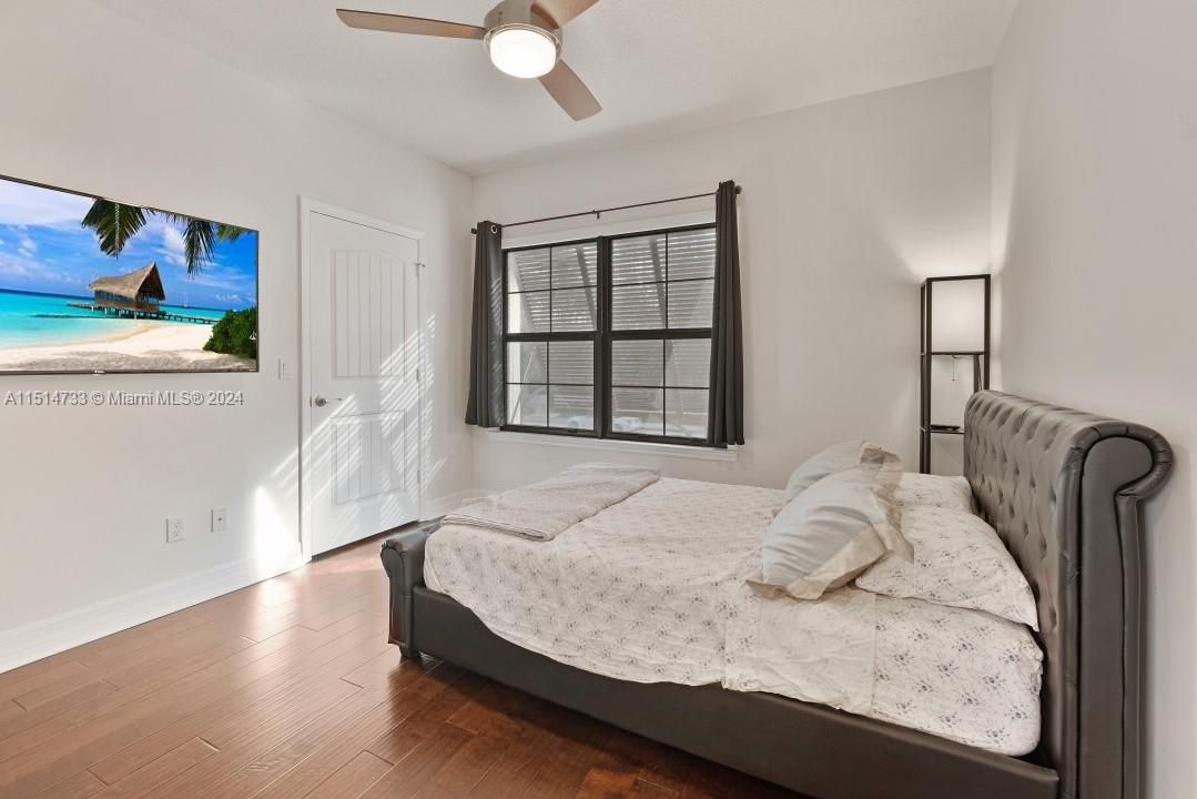 Recently Sold: $949,000 (3 beds, 2 baths, 1635 Square Feet)