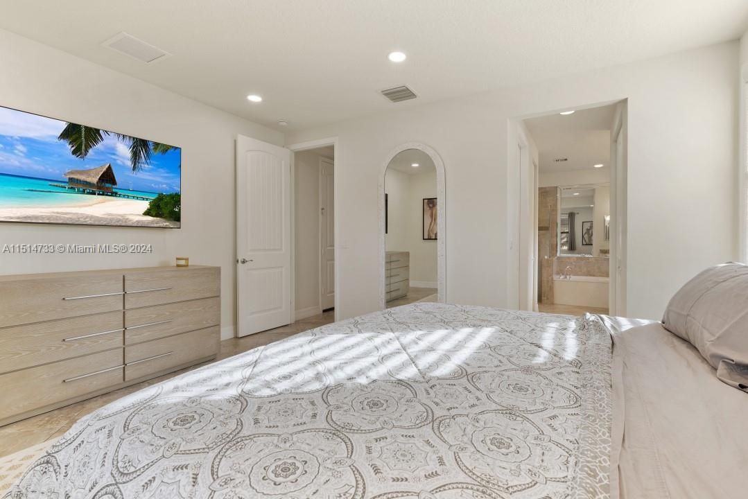 Recently Sold: $949,000 (3 beds, 2 baths, 1635 Square Feet)