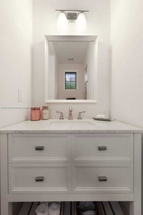 Recently Sold: $949,000 (3 beds, 2 baths, 1635 Square Feet)