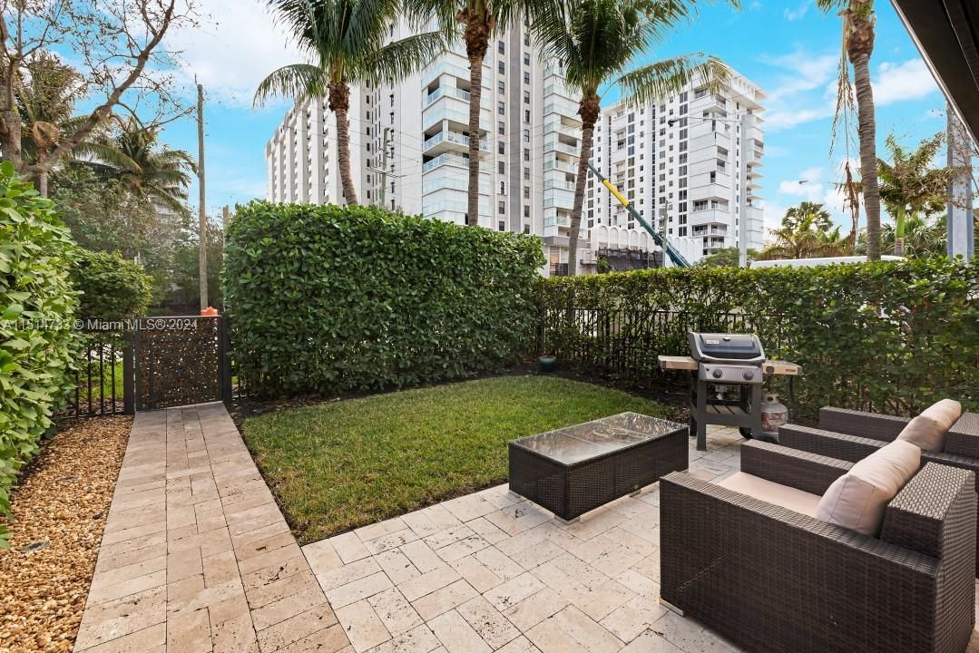 Recently Sold: $949,000 (3 beds, 2 baths, 1635 Square Feet)