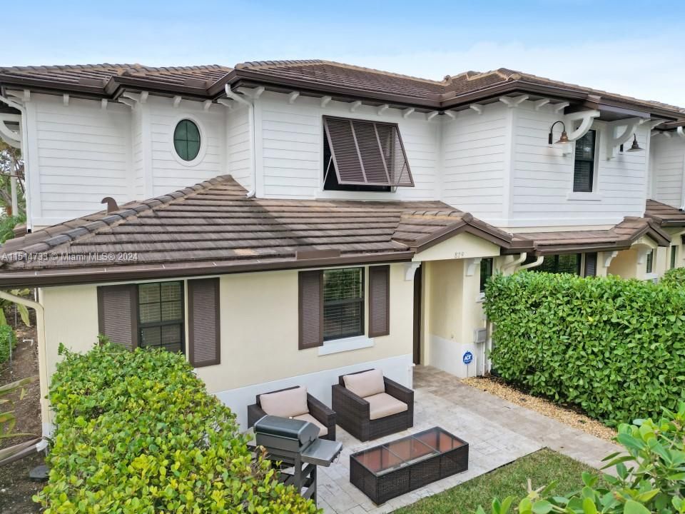 Recently Sold: $949,000 (3 beds, 2 baths, 1635 Square Feet)