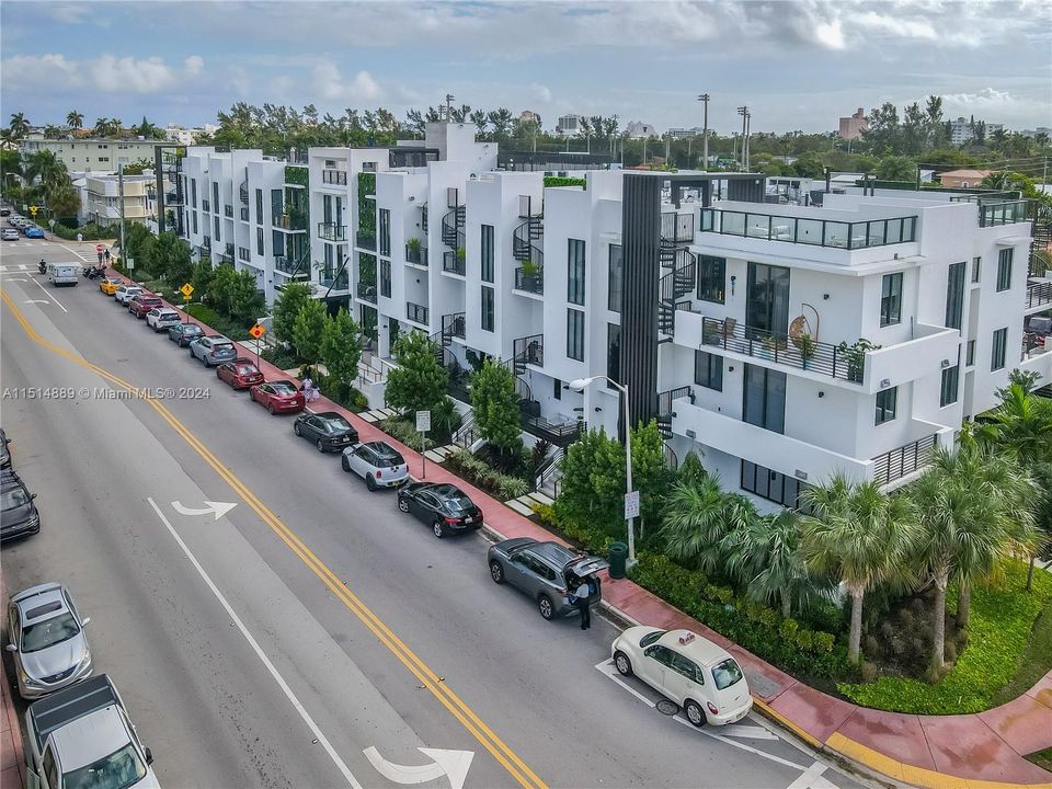 Recently Sold: $639,000 (1 beds, 1 baths, 751 Square Feet)