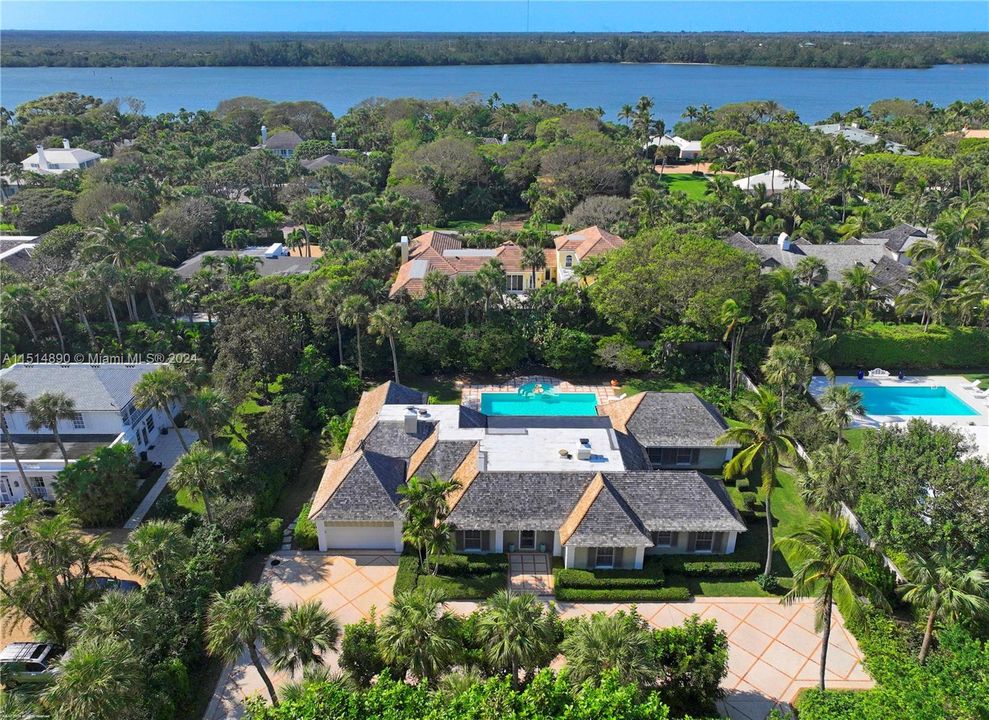 Recently Sold: $8,499,000 (5 beds, 4 baths, 3642 Square Feet)