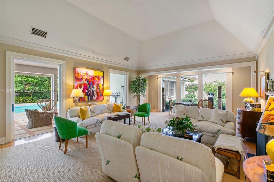 Recently Sold: $8,499,000 (5 beds, 4 baths, 3642 Square Feet)