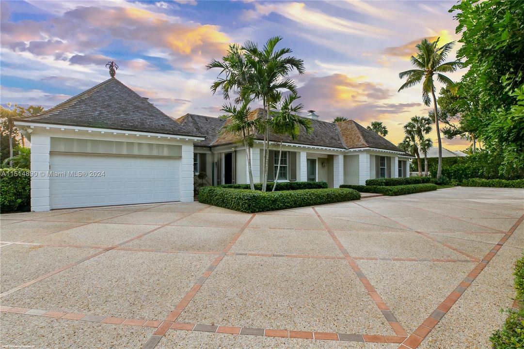 Recently Sold: $8,499,000 (5 beds, 4 baths, 3642 Square Feet)