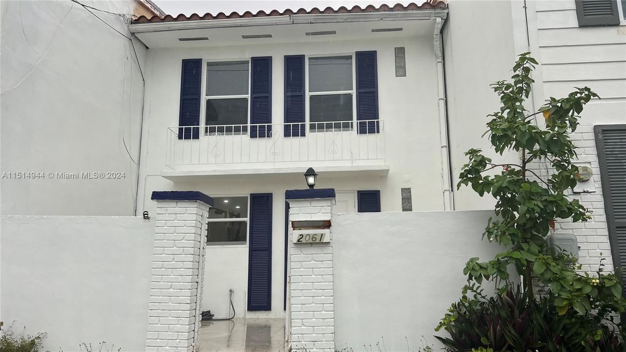 Recently Rented: $3,800 (2 beds, 2 baths, 1444 Square Feet)