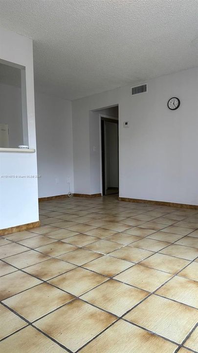 Recently Rented: $1,500 (1 beds, 1 baths, 580 Square Feet)