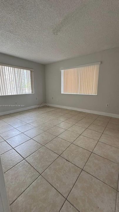 Recently Rented: $1,500 (1 beds, 1 baths, 580 Square Feet)