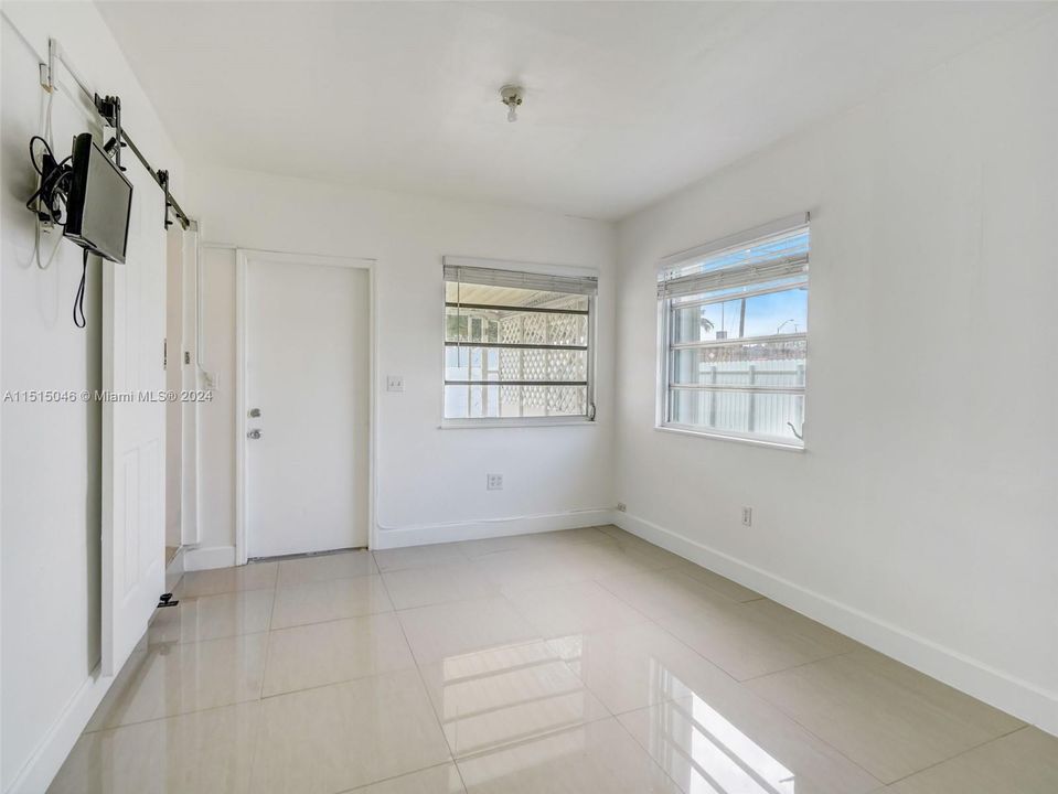 Recently Sold: $709,900 (4 beds, 3 baths, 1432 Square Feet)