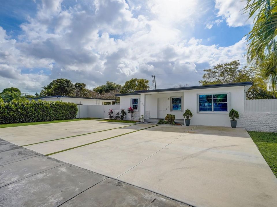 Recently Sold: $709,900 (4 beds, 3 baths, 1432 Square Feet)