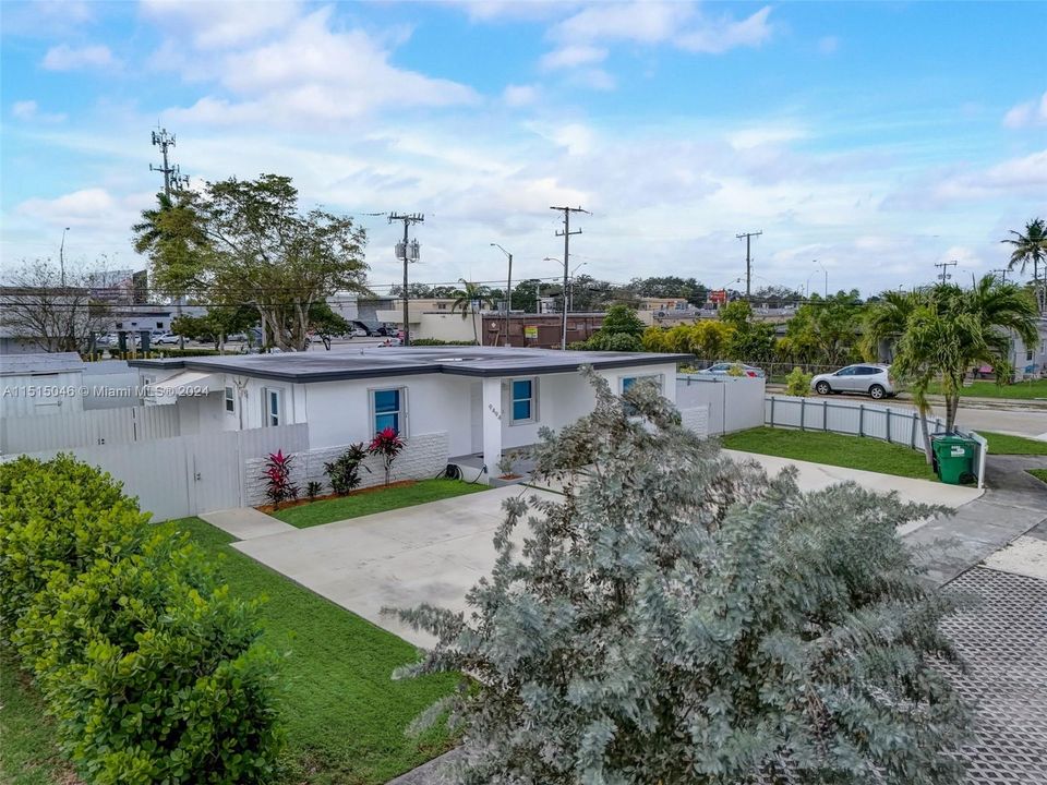 Recently Sold: $709,900 (4 beds, 3 baths, 1432 Square Feet)