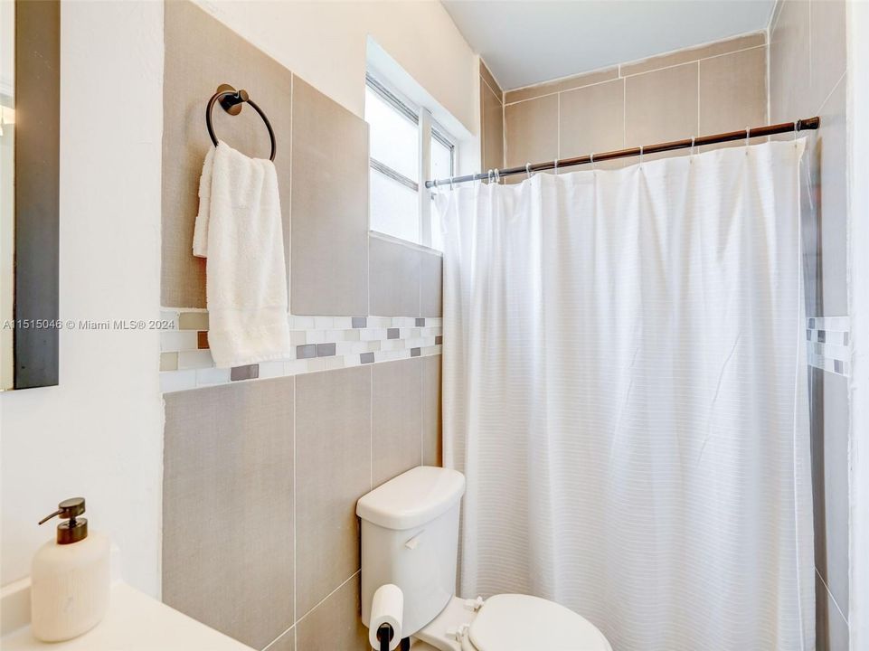 Recently Sold: $709,900 (4 beds, 3 baths, 1432 Square Feet)