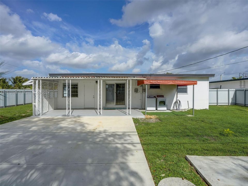 Recently Sold: $709,900 (4 beds, 3 baths, 1432 Square Feet)