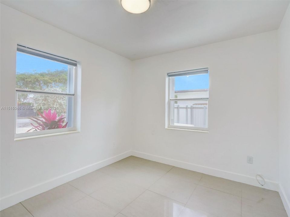 Recently Sold: $709,900 (4 beds, 3 baths, 1432 Square Feet)