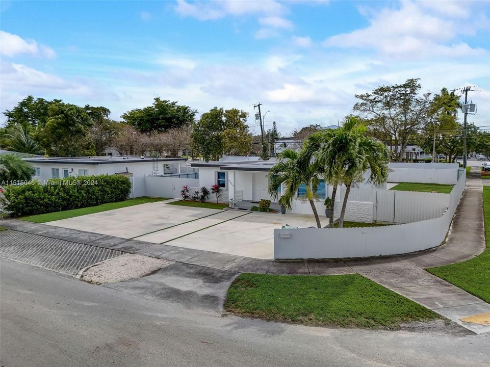 Recently Sold: $709,900 (4 beds, 3 baths, 1432 Square Feet)