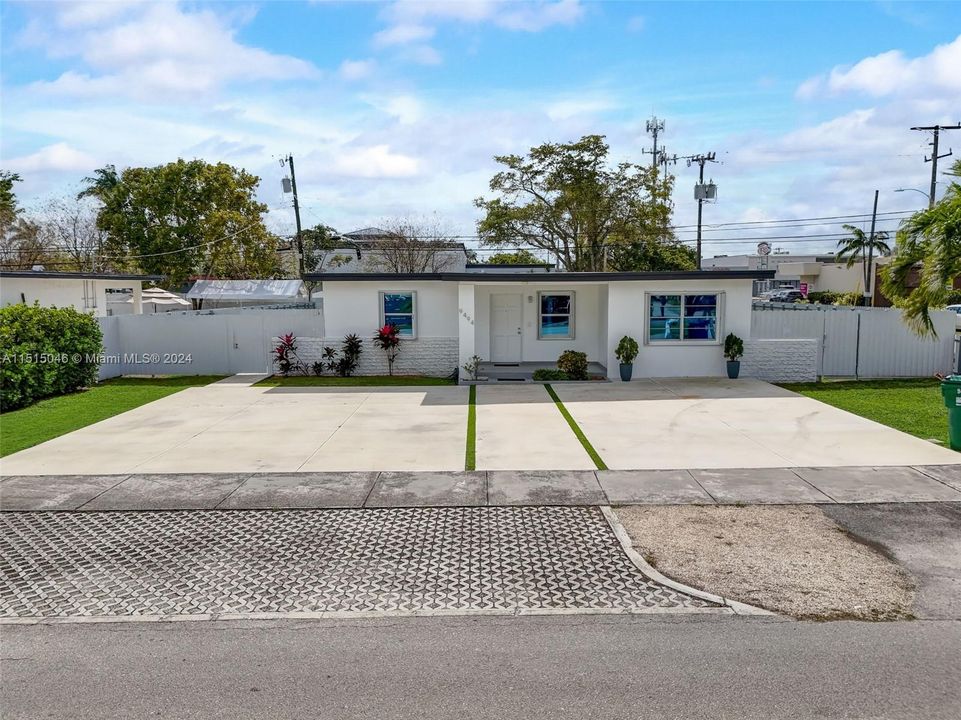 Recently Sold: $709,900 (4 beds, 3 baths, 1432 Square Feet)