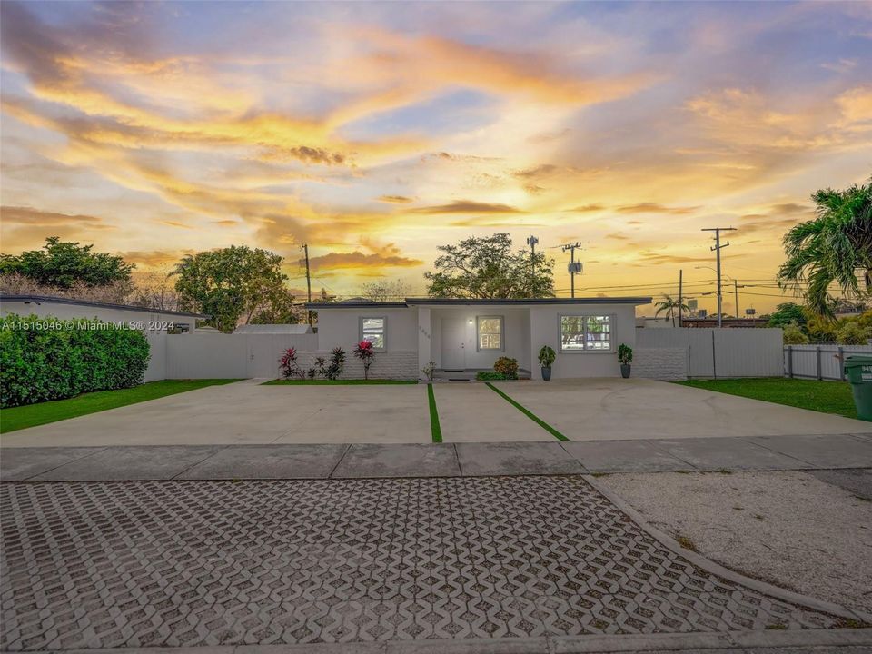 Recently Sold: $709,900 (4 beds, 3 baths, 1432 Square Feet)