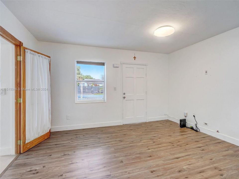 Recently Sold: $709,900 (4 beds, 3 baths, 1432 Square Feet)