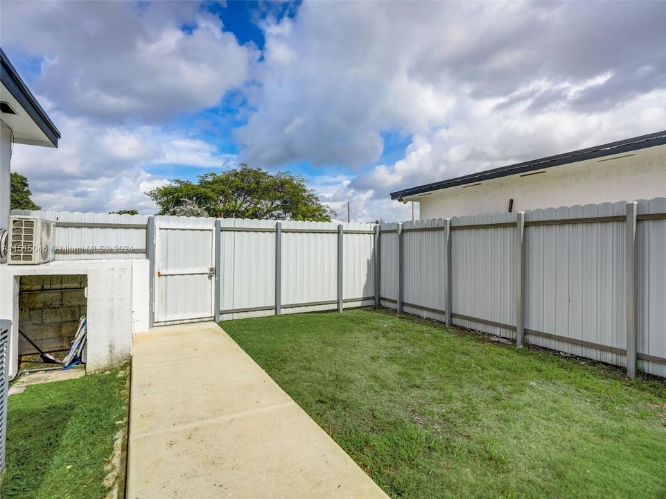 Recently Sold: $709,900 (4 beds, 3 baths, 1432 Square Feet)