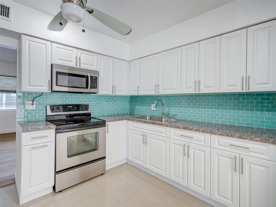 Recently Sold: $709,900 (4 beds, 3 baths, 1432 Square Feet)