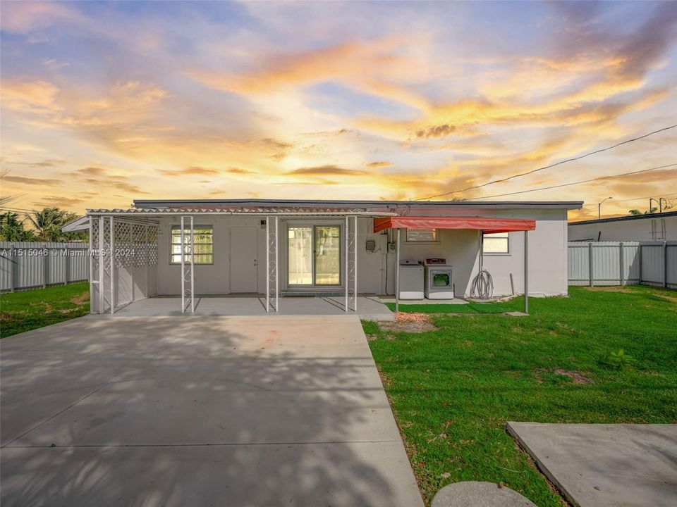 Recently Sold: $709,900 (4 beds, 3 baths, 1432 Square Feet)