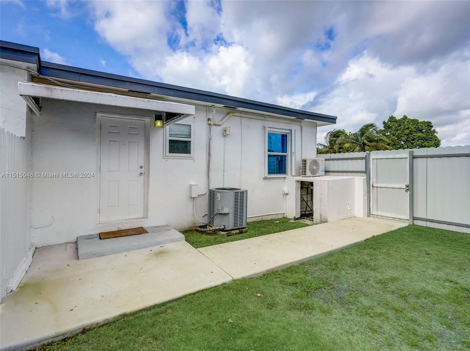 Recently Sold: $709,900 (4 beds, 3 baths, 1432 Square Feet)