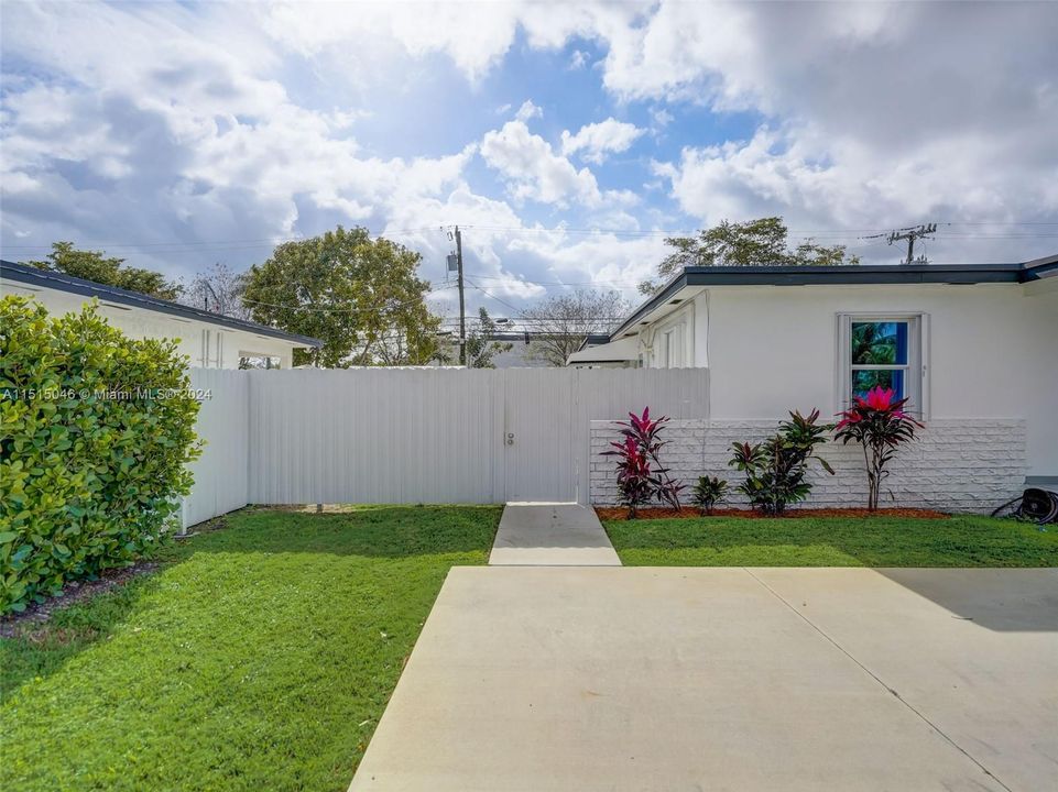 Recently Sold: $709,900 (4 beds, 3 baths, 1432 Square Feet)