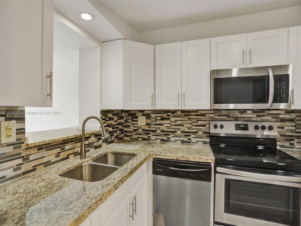 Recently Rented: $2,500 (2 beds, 2 baths, 1113 Square Feet)