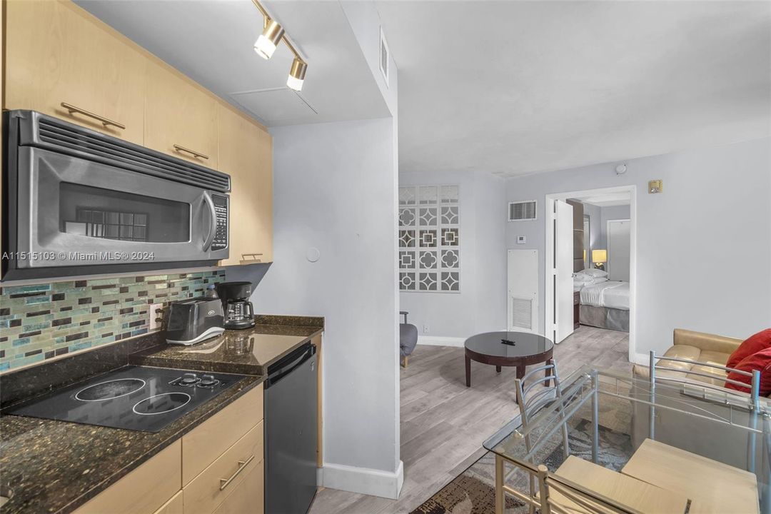 For Sale: $177,990 (1 beds, 1 baths, 470 Square Feet)