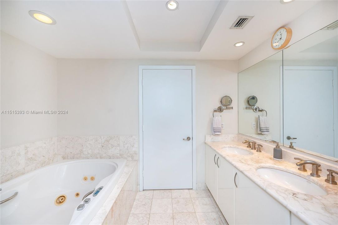 For Sale: $1,135,000 (1 beds, 1 baths, 1135 Square Feet)