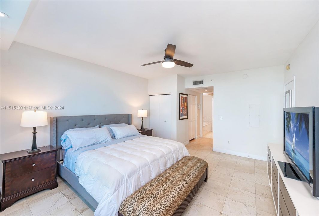 For Sale: $1,135,000 (1 beds, 1 baths, 1135 Square Feet)