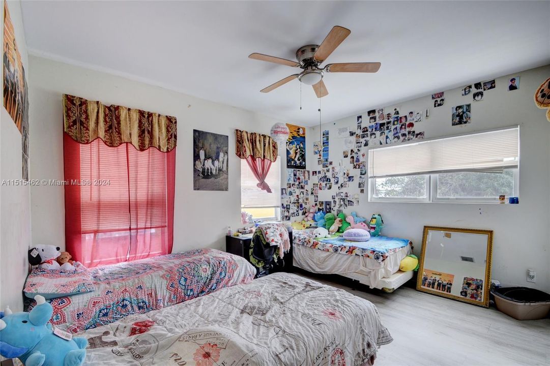 Recently Sold: $1,399,900 (0 beds, 0 baths, 3500 Square Feet)