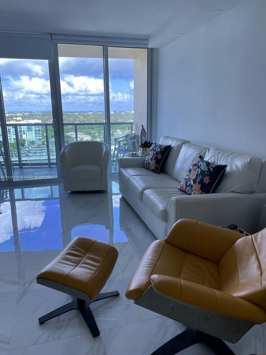 最近售出: $520,000 (1 贝兹, 1 浴室, 835 平方英尺)